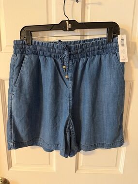 NWT Chico's Light Blue Elastic-Waist Chambray Shorts Drawstring Size 1 US M 8/10